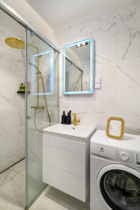 2Budapest Eye-Freegym And Sauna Luxury Home Zewnętrze zdjęcie